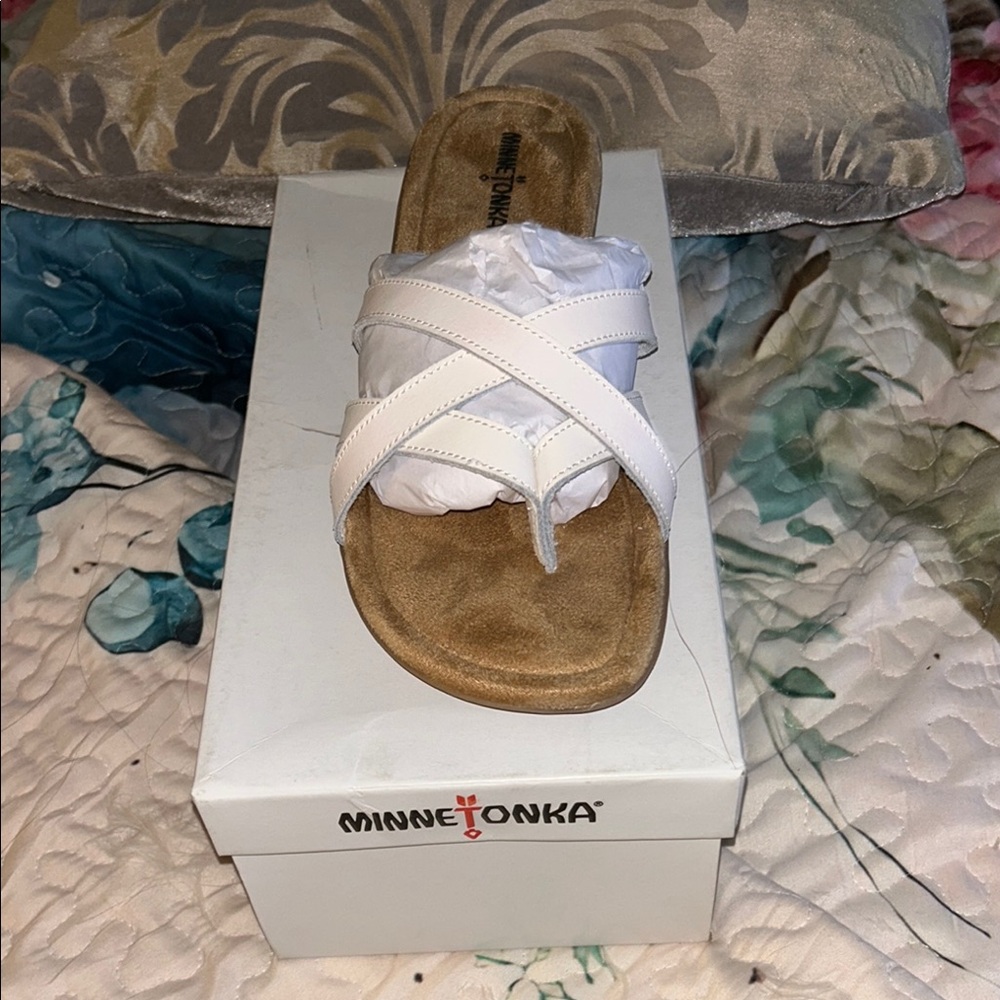 Minnetonka Women's White Sandals